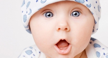 نوزاد آواهای تمام زبان‌های دنیا را تشخیص می‌دهد